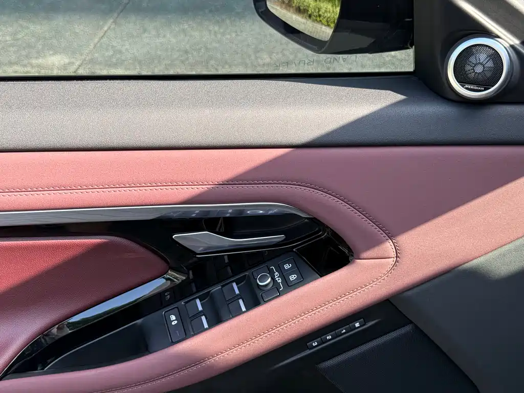 Land Rover Evoque 2024 — фото 12