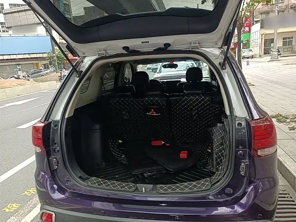 Mitsubishi Outlander 2021 — фото 19