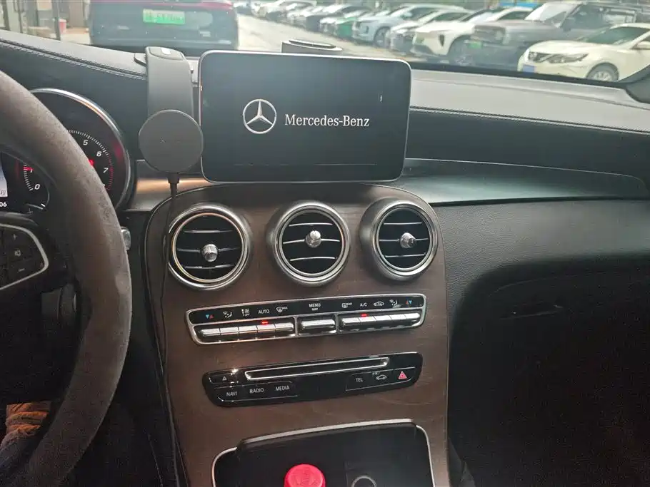 Mercedes-Benz GLC 2016 — фото 13