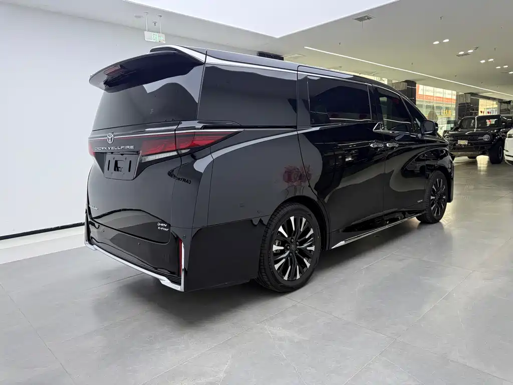 Toyota Vellfire 2024 — фото 3
