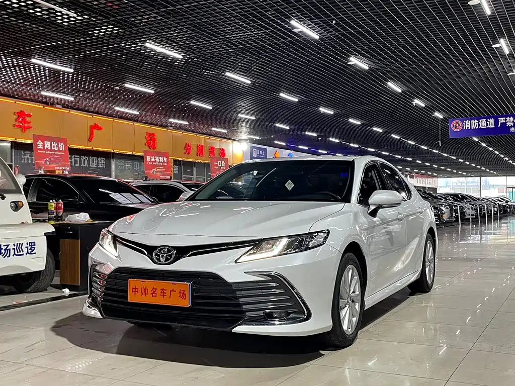 Toyota Camry 2024 — фото 1