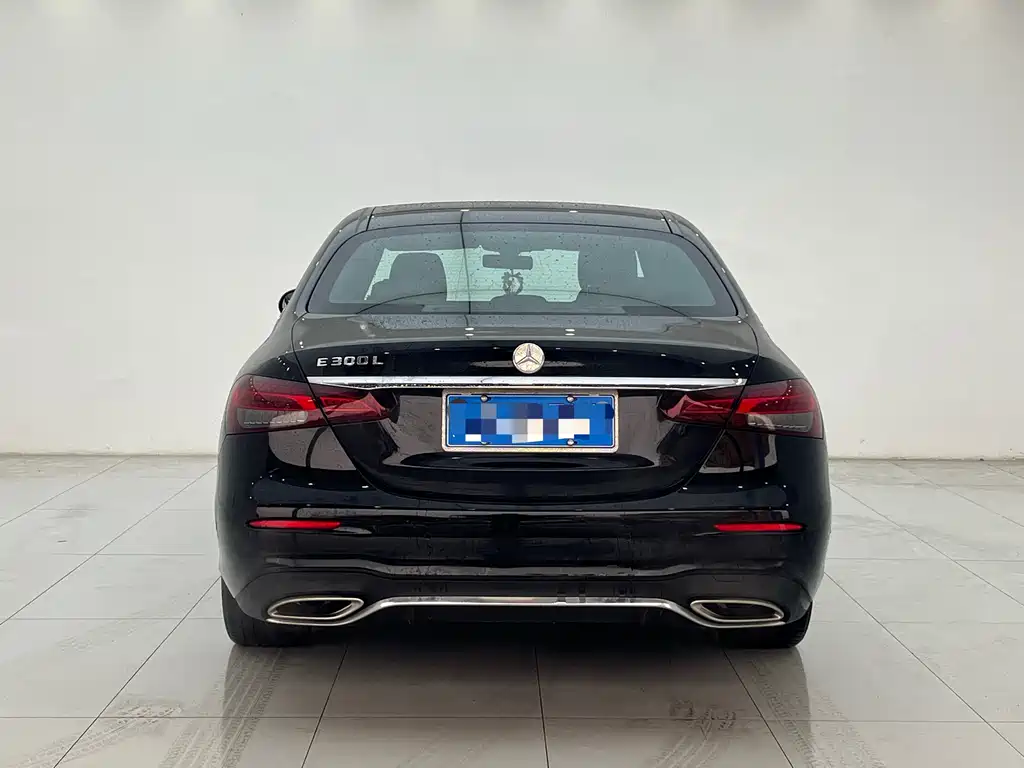 Mercedes-Benz E-Class 2022 — фото 12