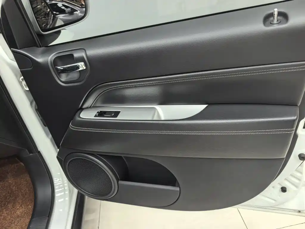 Jeep Compass 2015 — фото 18