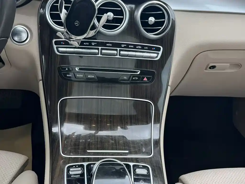 Mercedes-Benz GLC 2017 — фото 20
