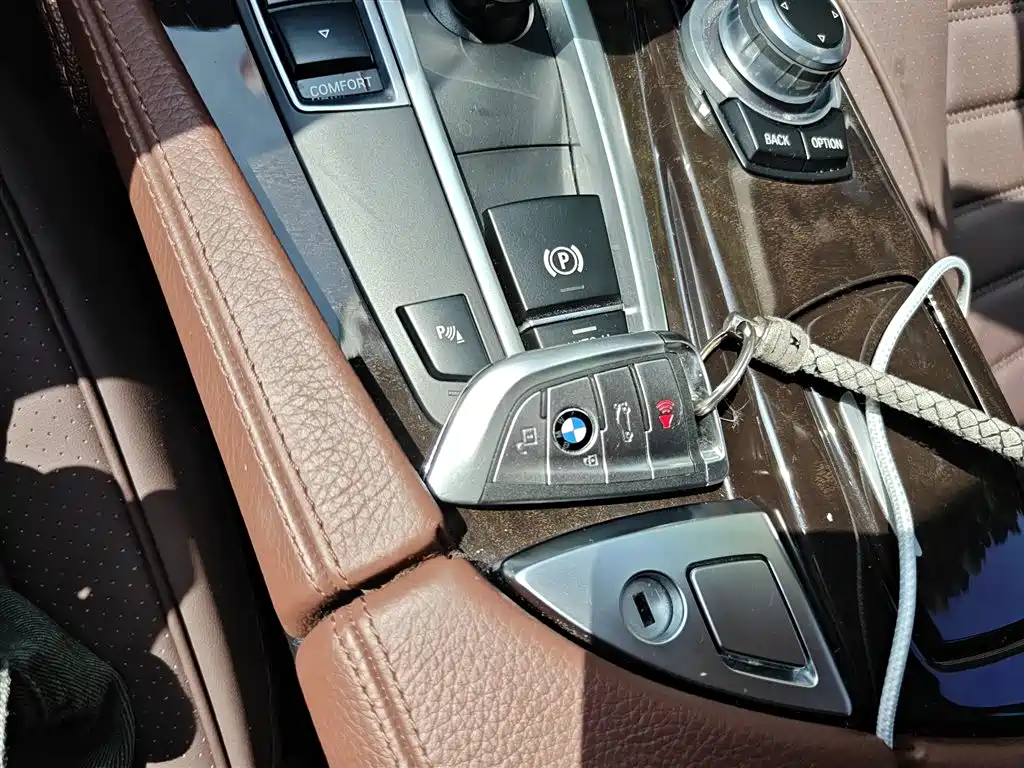 BMW 5 Series 2017 — фото 12