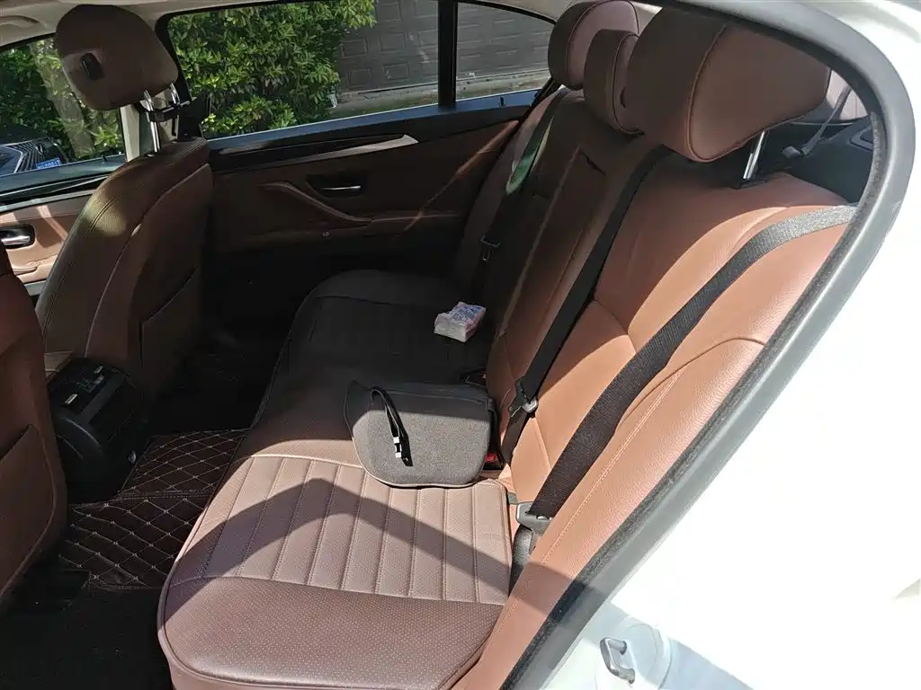 BMW 5 Series 2017 — фото 15