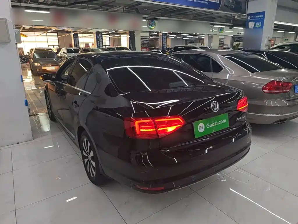 Volkswagen Sagitar 2018