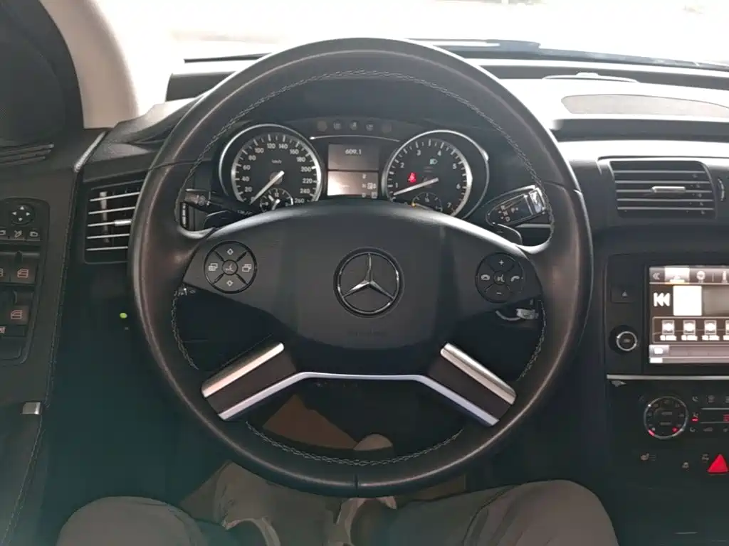 Mercedes-Benz R-Class 2017 — фото 11
