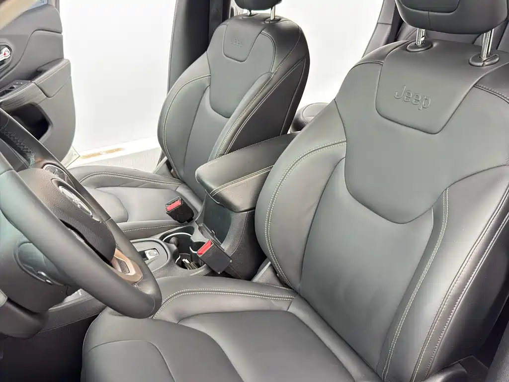 Jeep Cherokee 2016 — фото 10