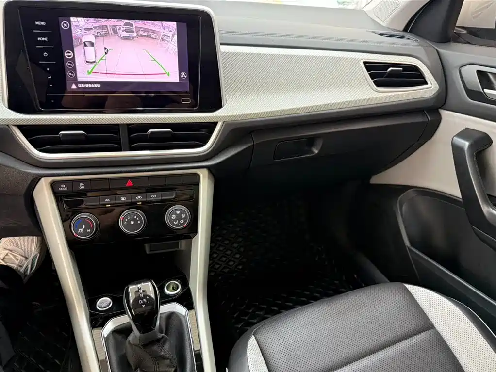 Volkswagen T-Roc 2023 — фото 12