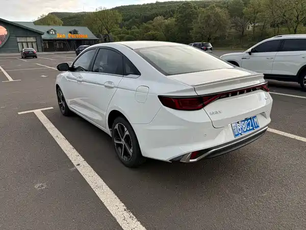 Geely Emgrand L 2021