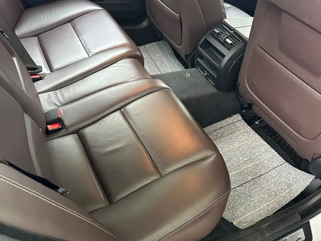 BMW 5 Series 2017 — фото 11