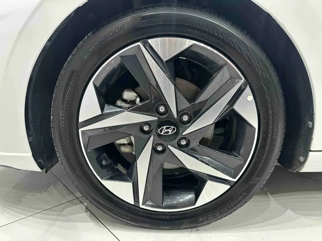 Hyundai Elantra 2023 — фото 20