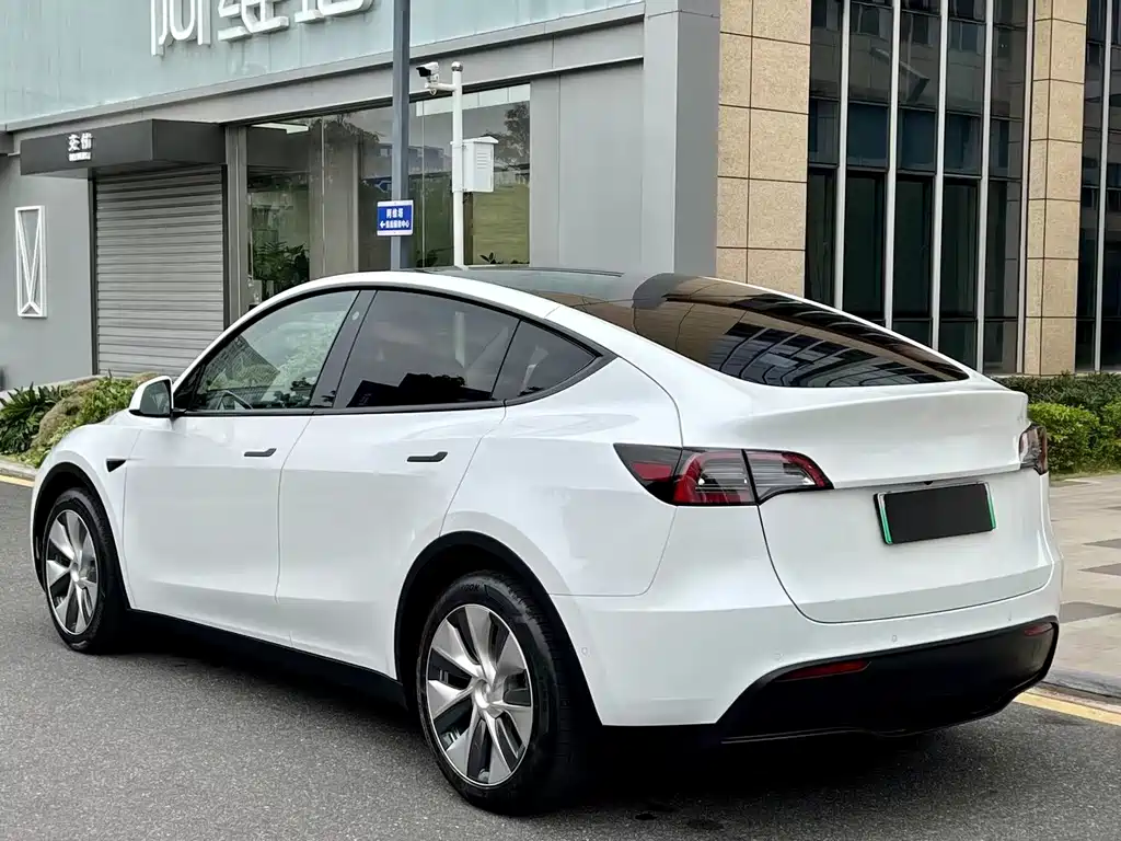 Tesla Model Y 2022 — фото 7
