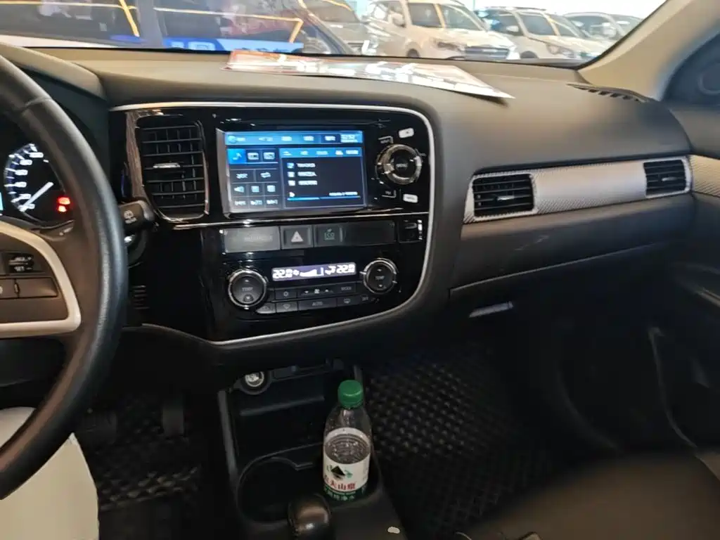 Mitsubishi Outlander 2014 — фото 10