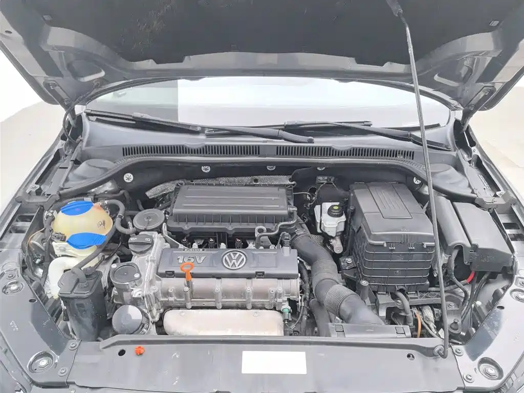 Volkswagen Sagitar 2014