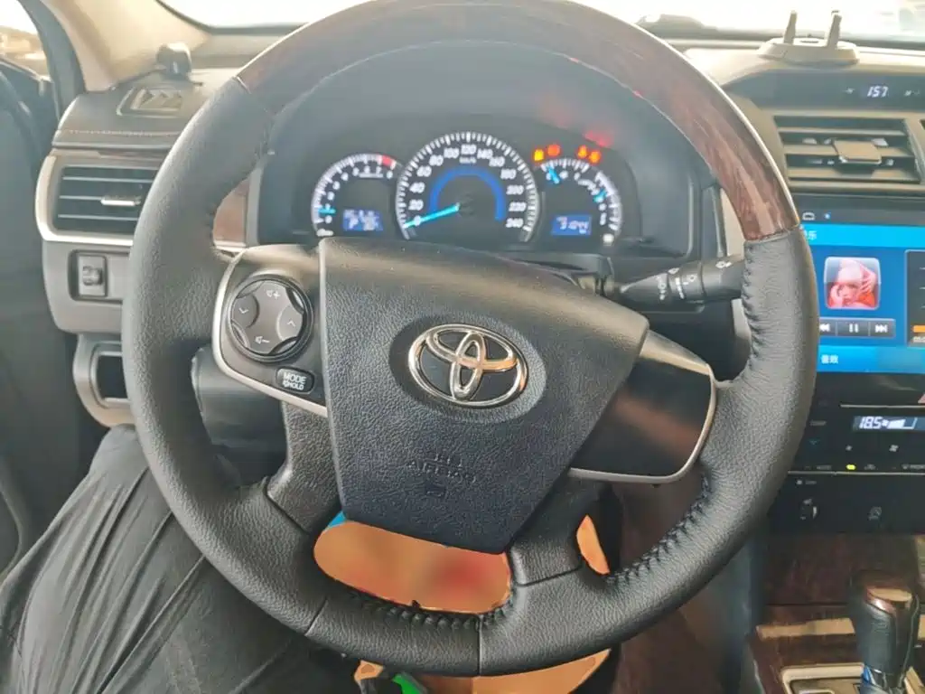 Toyota Camry 2017 — фото 11