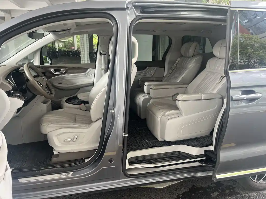 Roewe iMAX8 New Energy 2023