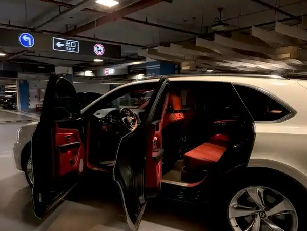 Bentley Bentayga 2024
