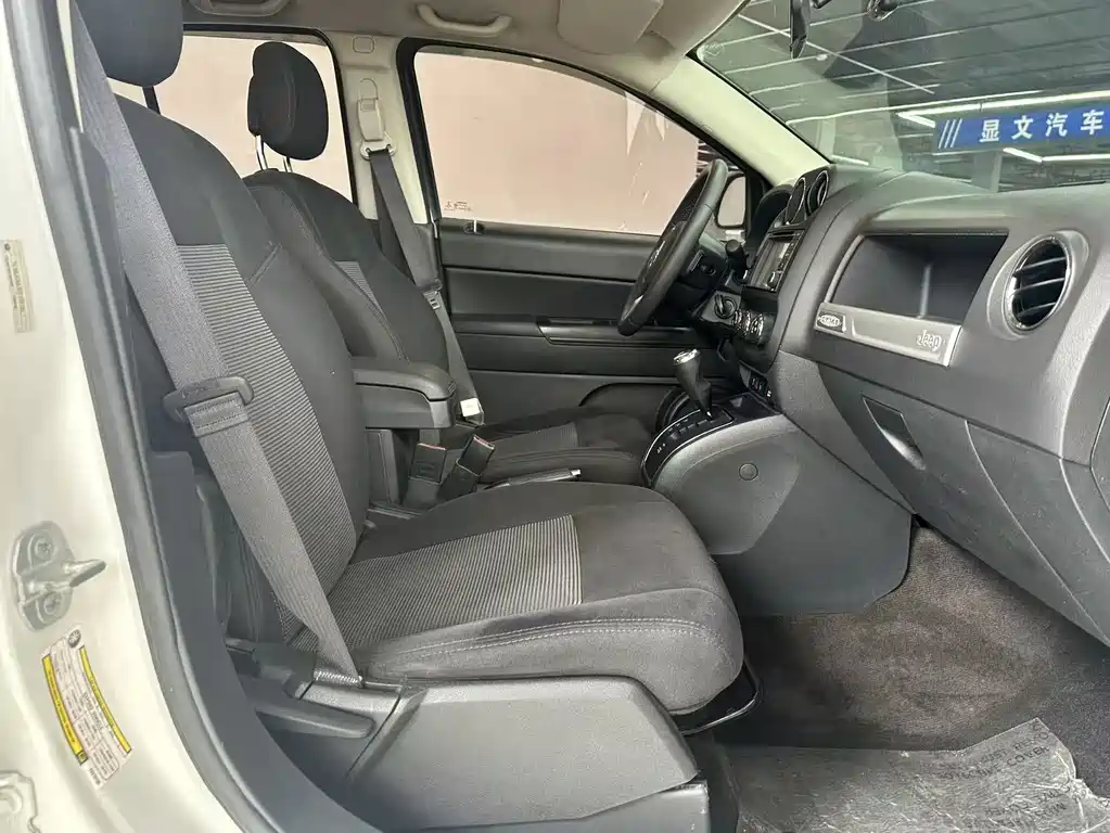 Jeep Compass 2015 — фото 16