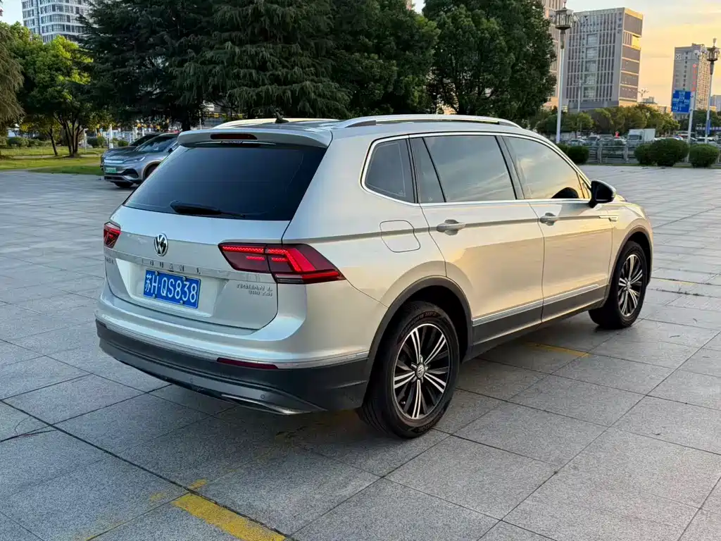 Volkswagen Tiguan L 2018 — фото 9