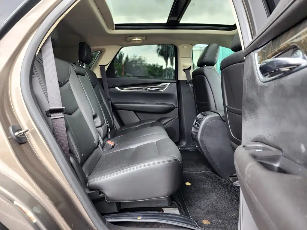 Cadillac XT5 2017 — фото 10
