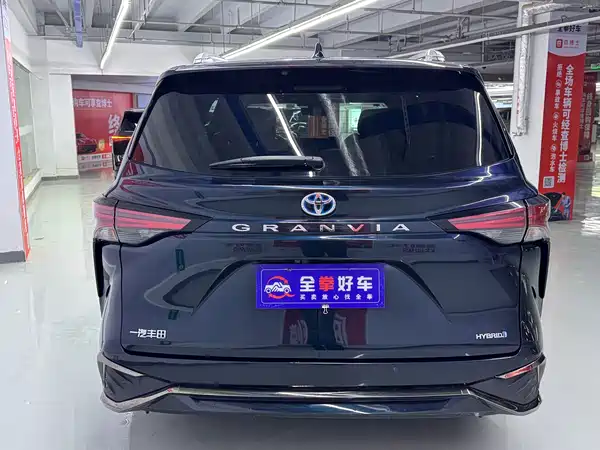 Toyota Granvia 2023