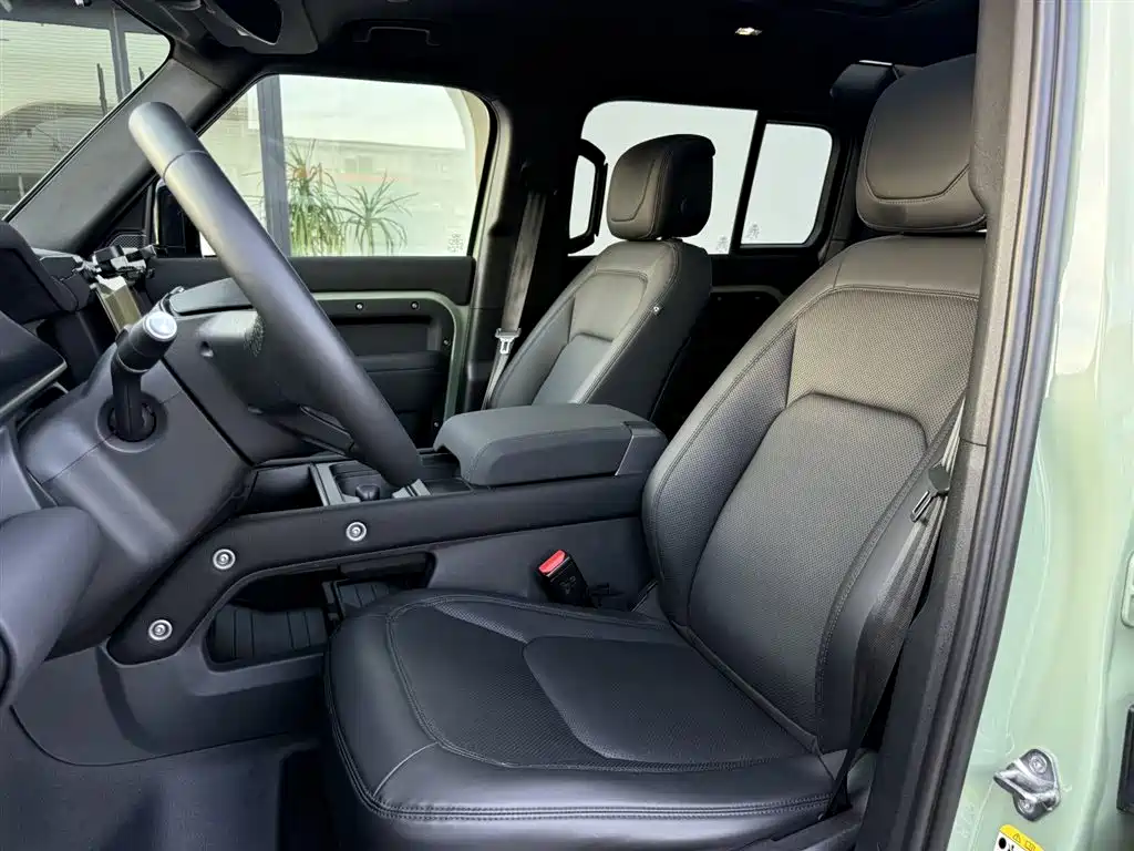 Land Rover Defender 2023 — фото 30