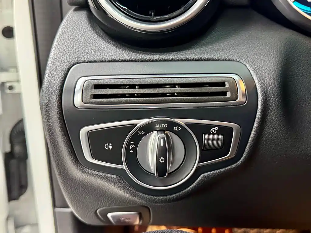 Mercedes-Benz C-Class 2019 — фото 27