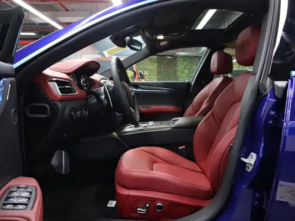 Maserati Ghibli 2023