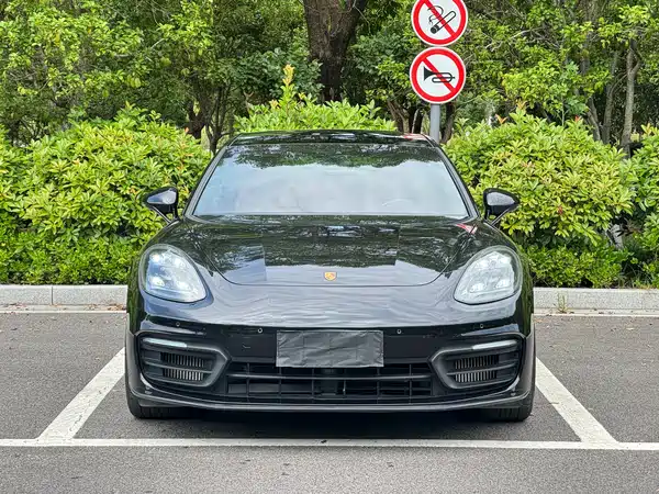 Porsche Panamera 2021