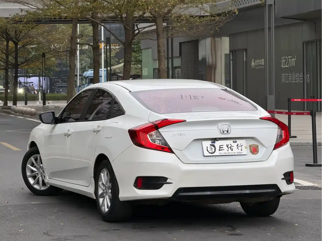 Honda Civic 2017 — фото 18