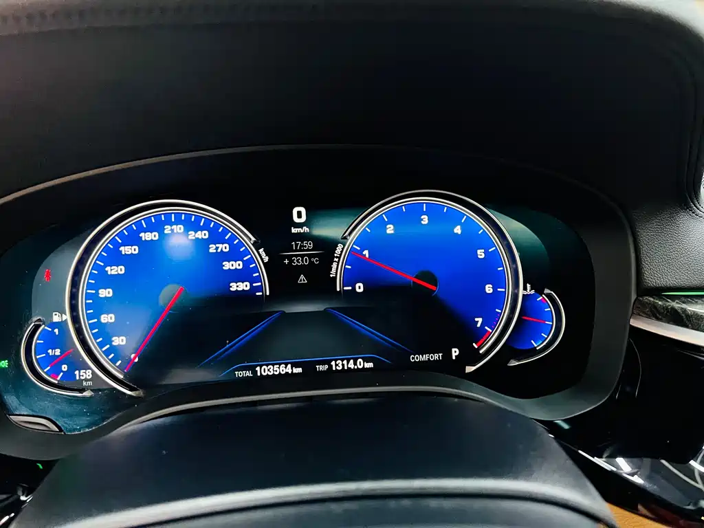 BMW 5 Series 2018 — фото 9