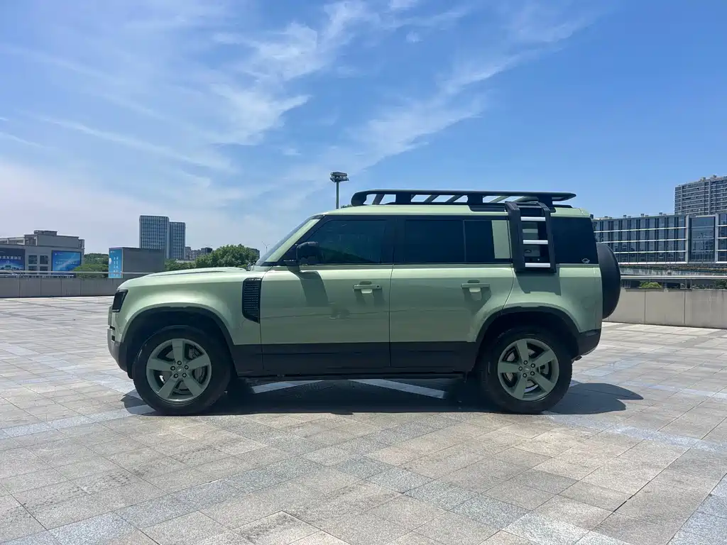 Land Rover Defender 2023 — фото 4