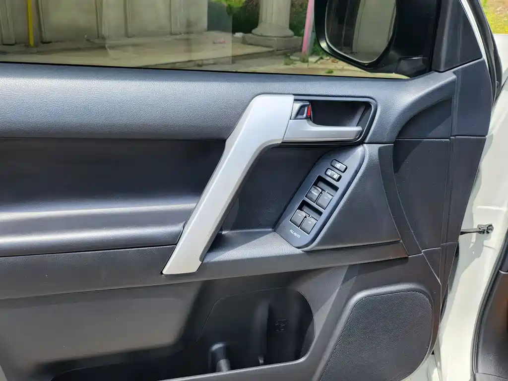 Toyota Prado 2020 — фото 11