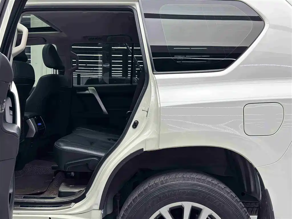 Toyota Prado 2019 — фото 7