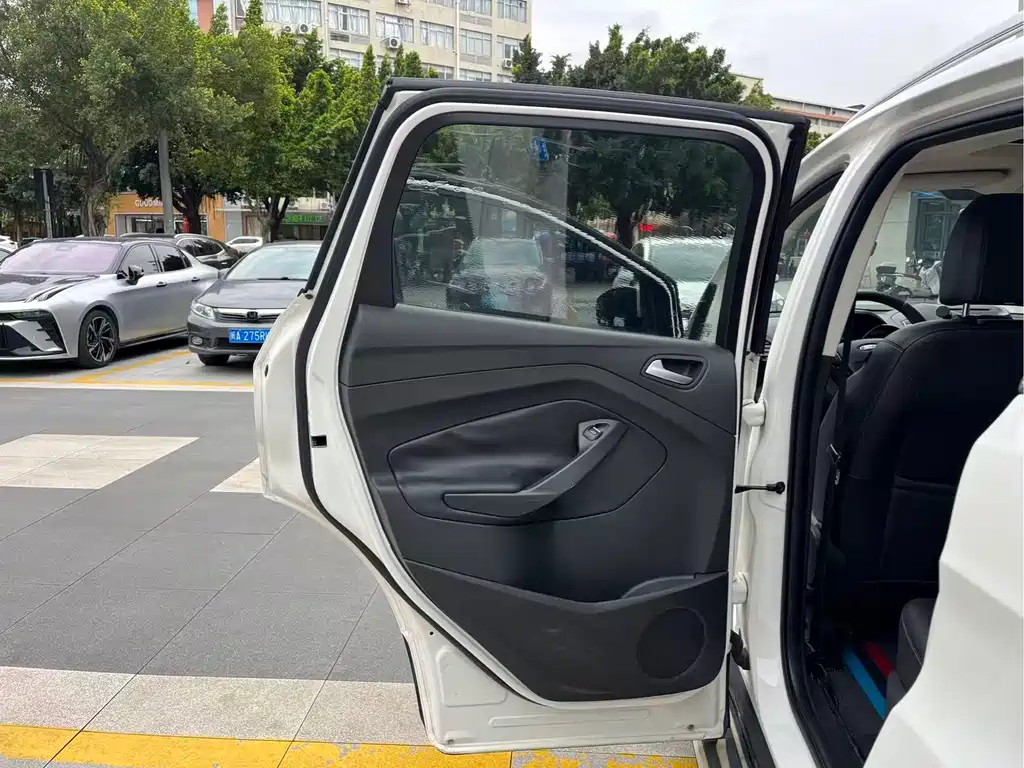 Ford Kuga 2018 — фото 16