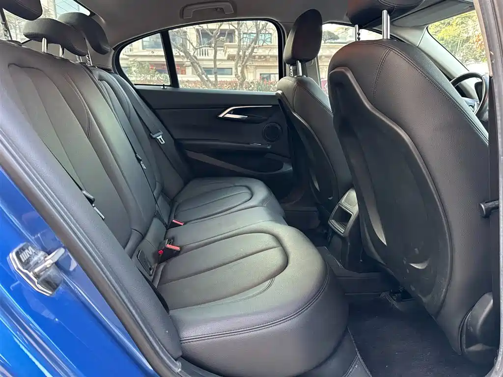 BMW 1 Series 2020 — фото 14