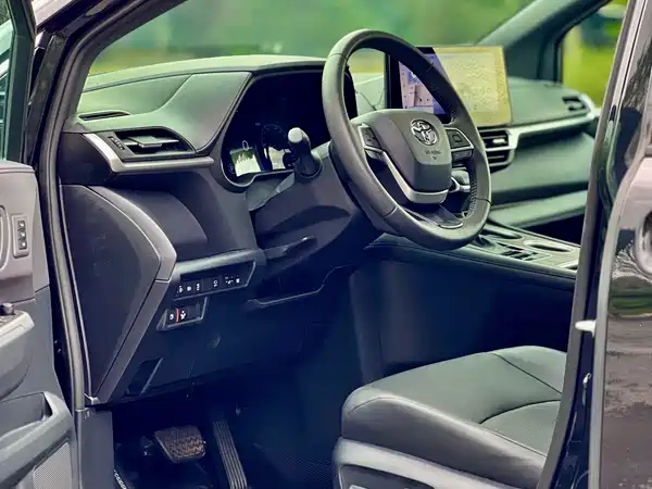 Toyota Granvia 2024
