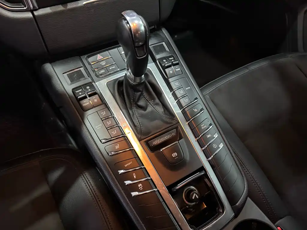 Porsche Macan 2017 — фото 14