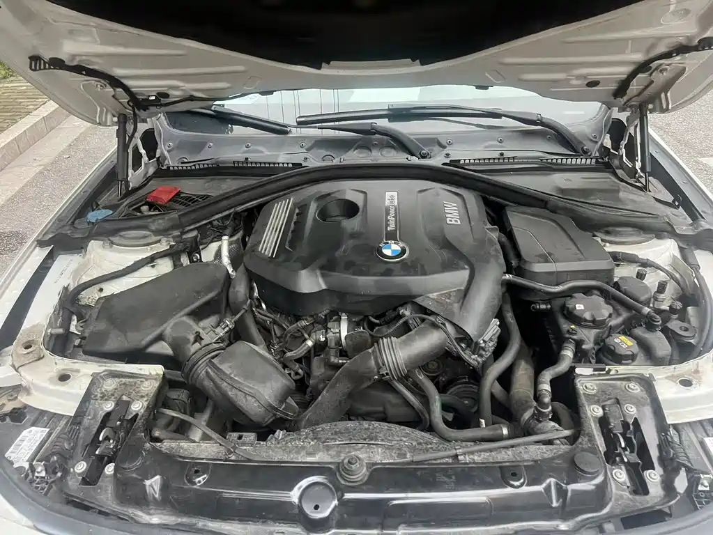 BMW 3 Series 2018 — фото 16
