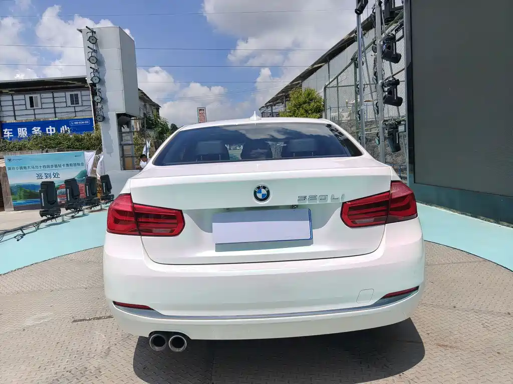BMW 3 Series 2019 — фото 15
