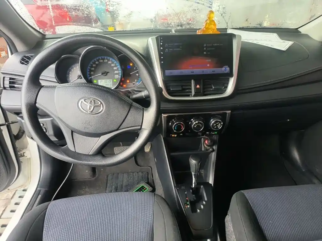 Toyota Yaris L 2019 — фото 10