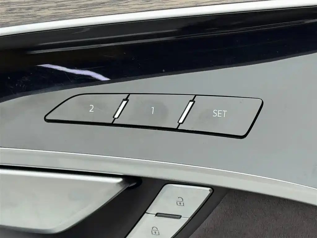 Audi A8 2024 — фото 18