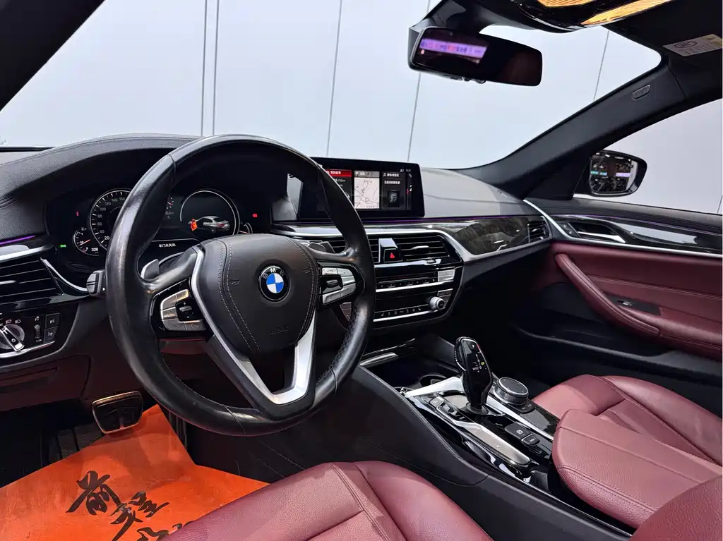 BMW 5 Series 2018 — фото 8