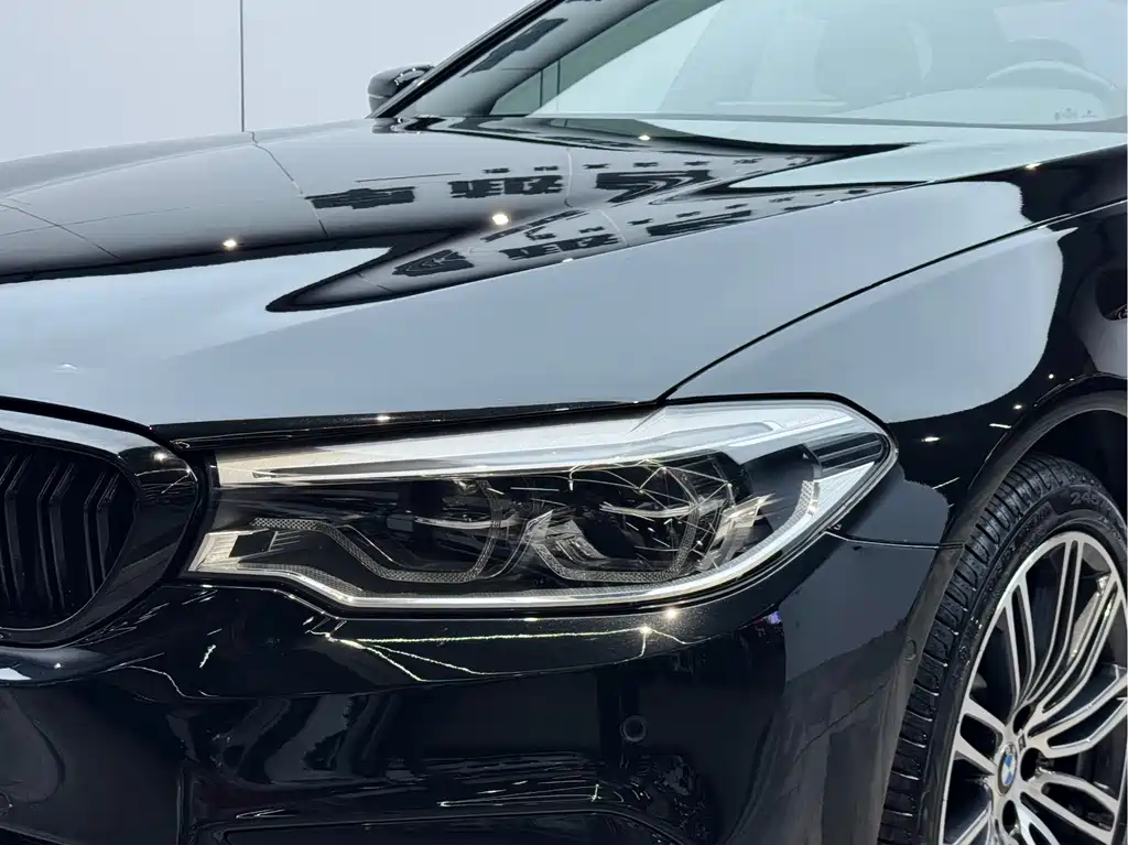 BMW 5 Series 2018 — фото 24