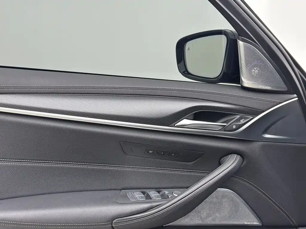 BMW 5 Series 2021 — фото 13
