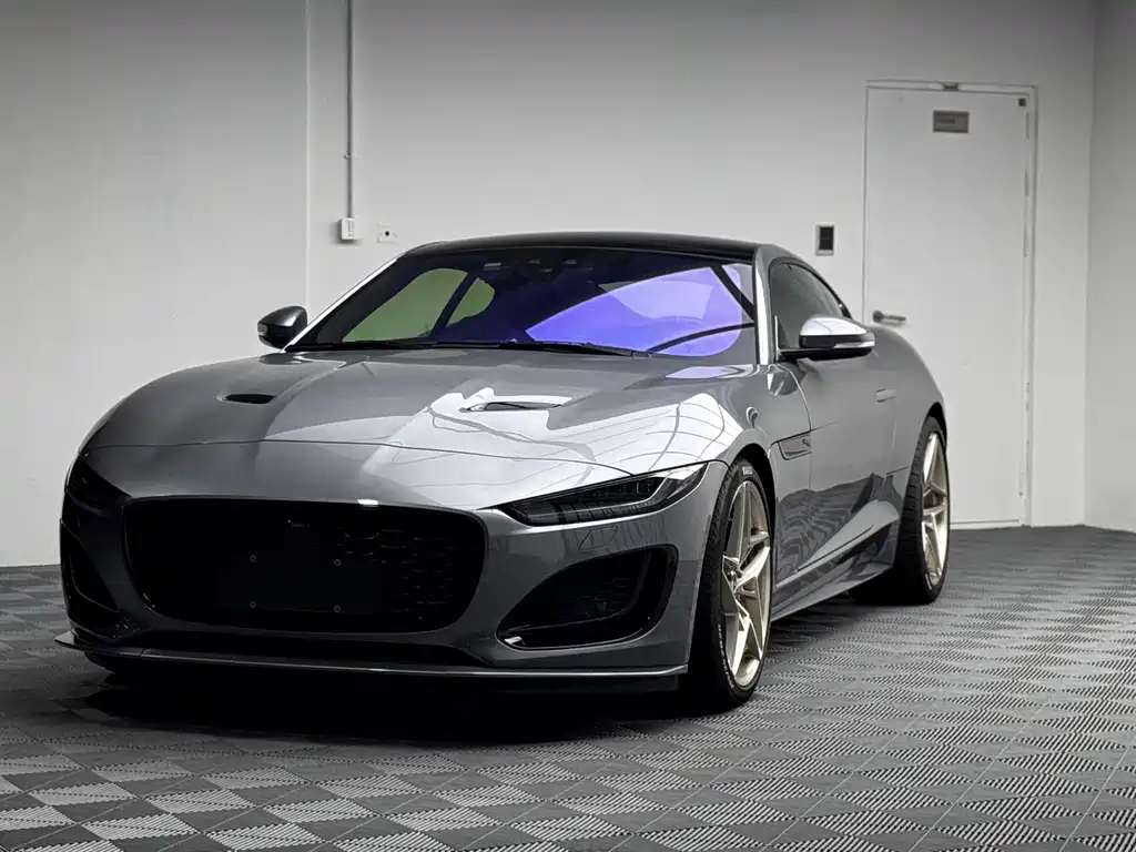 Jaguar F-TYPE 2024 — фото 1