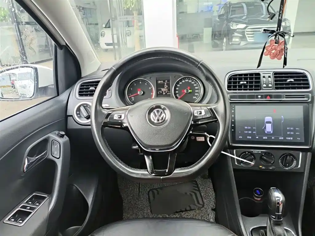 Volkswagen Polo 2017 — фото 11