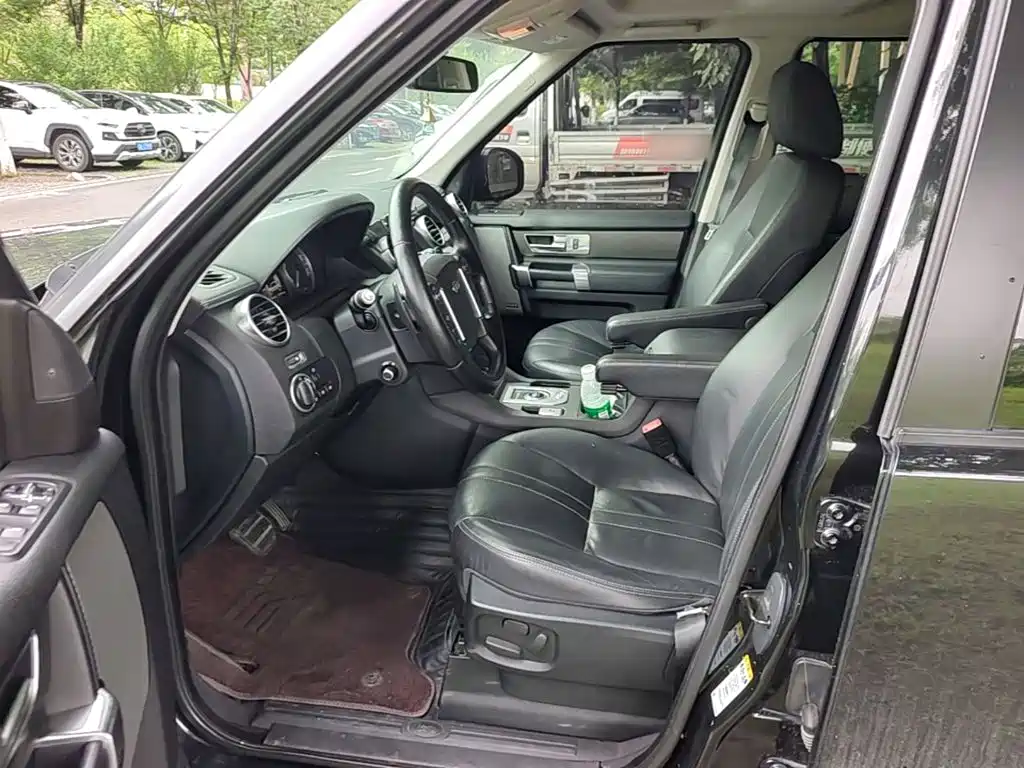 Land Rover Discovery 2017 — фото 15